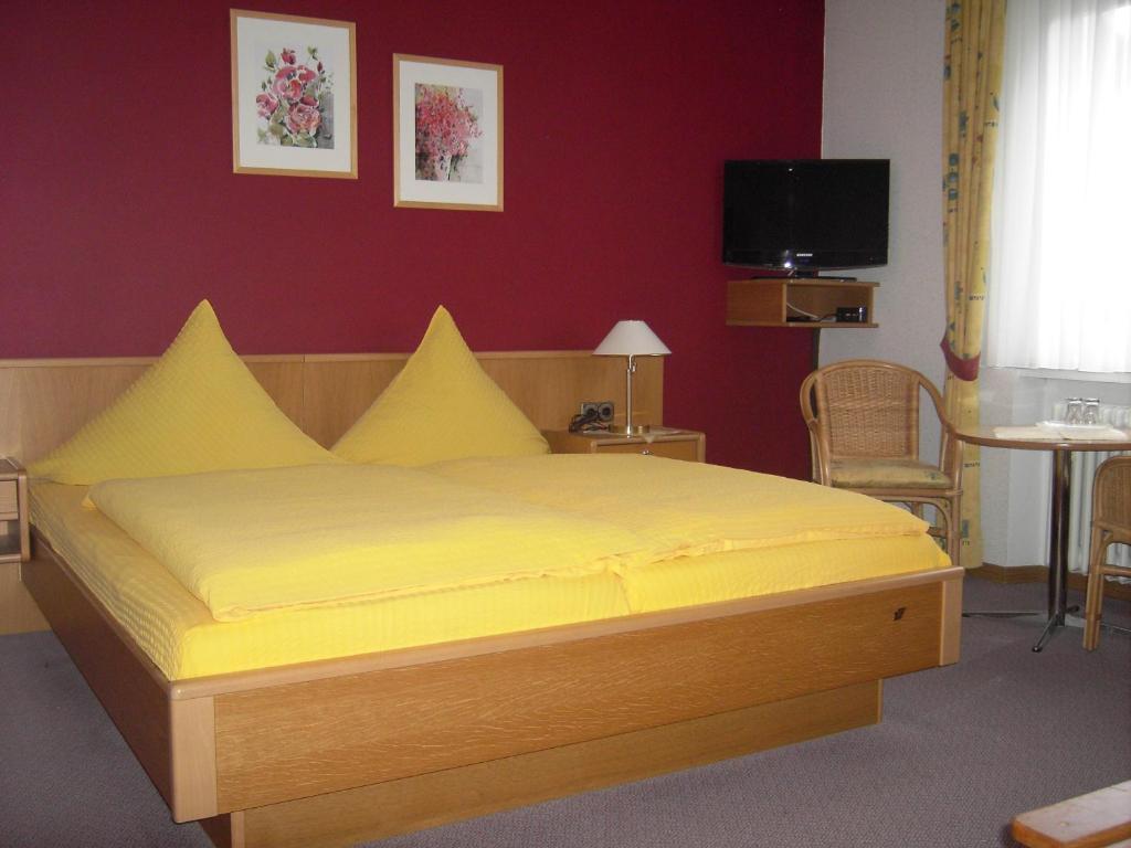 Weinstube Pension Moselbluemchen Целтинген-Рахтиг Стая снимка