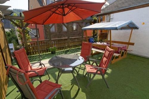 Weinstube Pension Moselbluemchen Целтинген-Рахтиг Екстериор снимка