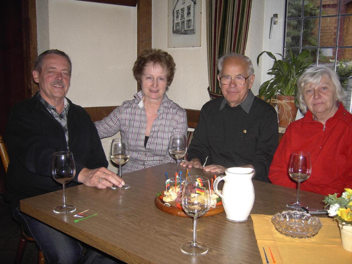 Weinstube Pension Moselbluemchen Целтинген-Рахтиг Екстериор снимка