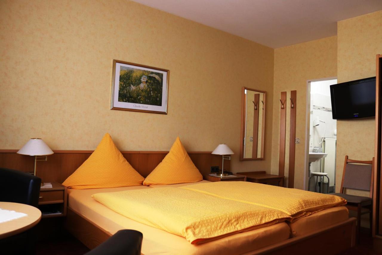 Weinstube Pension Moselbluemchen Целтинген-Рахтиг Екстериор снимка